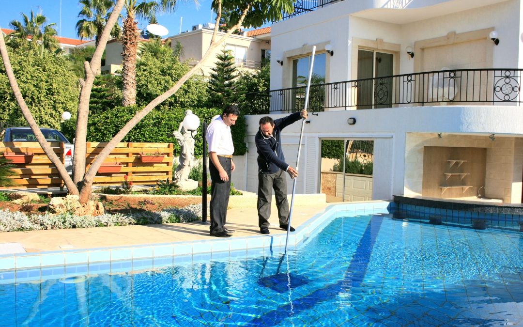 Choosing a Professional Swimming Pool Cleaning Service in Wallingford, CT for Hassle-Free Maintenance